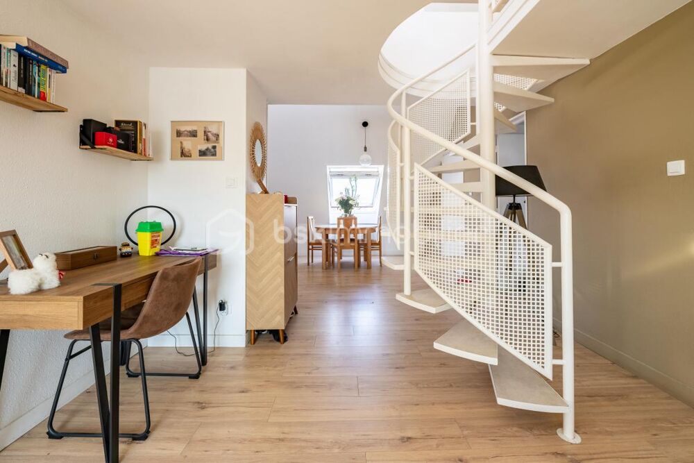Vente Duplex/Triplex Très beau duplex rénové et baigné de lumière situé en plein cœur de l'amande ! Sens