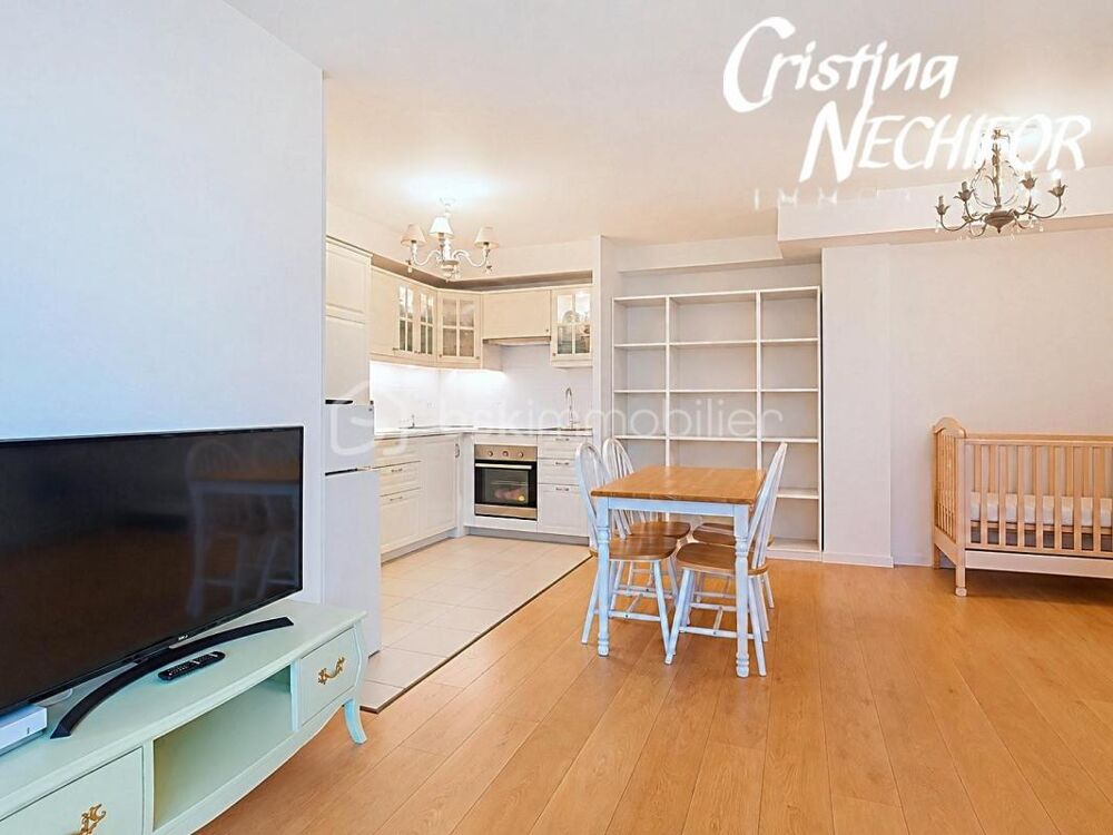 À VENDRE  Appartement 2 pièces avec une loggia Dernier étage  Une place de parking  SERRIS (77700)