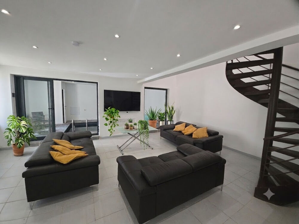 Vente Maison INCROYABLE MAISON DE 200 m² AVEC PISCINE INTERIEURE Saint andre de roquelongue