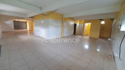   A LOUER-LOCAL COMMERCIAL 200 m² FORT DE FRANCE (972) 