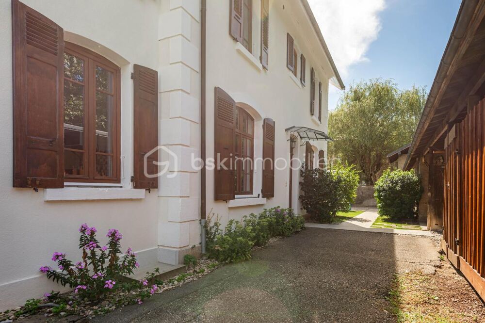 Vente Propriété/Château EXCLUSIF A FRONTENEX : VILLA DE MAITRE 178 M2 AVEC ANNEXES Frontenex