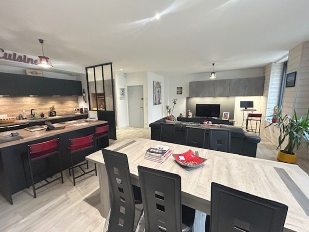 Vente Appartement RARE APPARTEMENT VANNES INTRAMUROS - T4  RÉNOVE 95 -m²- TRAVERSANT AU CŒUR DE VANNES-TRES LUMINEUX Vannes