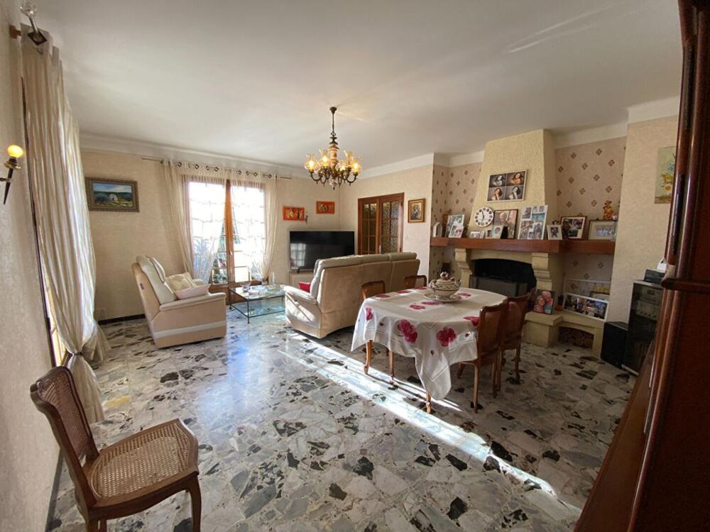Charmante villa avec piscine au coeur de Grans