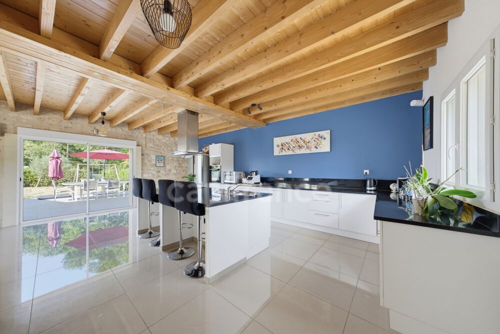 Vente Maison MAGNIFIQUE MAISON EN PIERRE DE 210 M² AVEC PISCINE, GARAGE ET BOULODROME – PROCHE ST EMILION & BORDEAUX La lande de fronsac