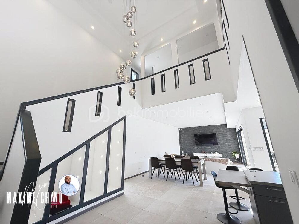 Maison contemporaine 5 pièces avec piscine et garage à BELARGA
