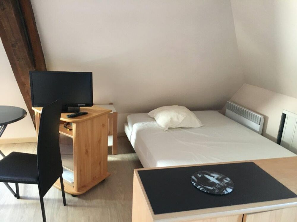 Location Appartement LOCATION STUDIO MEUBLE RIGNAC SANS FRAIS D'AGENCE Rignac