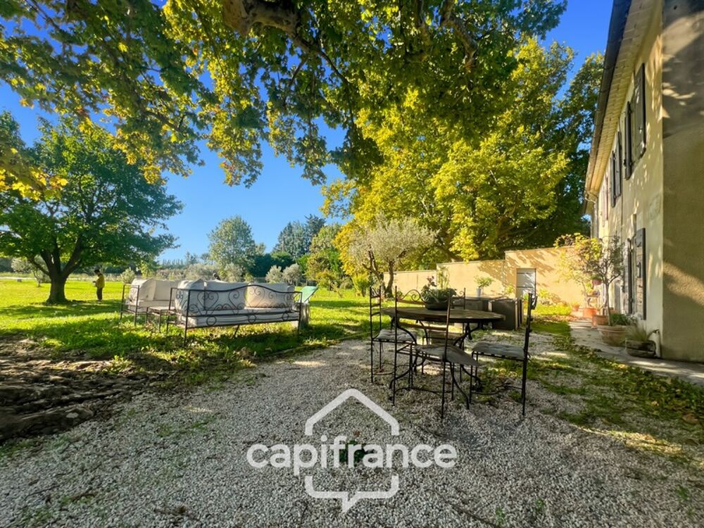 ALPILLES Mas en campagne de 250m² à MOLLEGES, 4 chambres, beaux volumes , terrain 5 000m², piscine, calme et sérénité