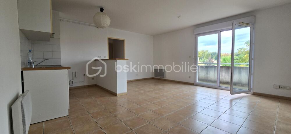 Appartement T3 avec balcon, piscine et parking  Avignon Pont des Deux Eaux