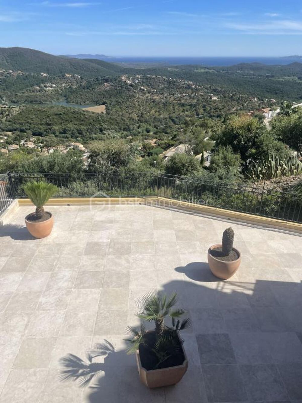 Vente Propriété/Château Côte d'azur - Propriété de prestige 230 m² avec piscine à débordement et panorama sur les Îles d'Or La londe les maures