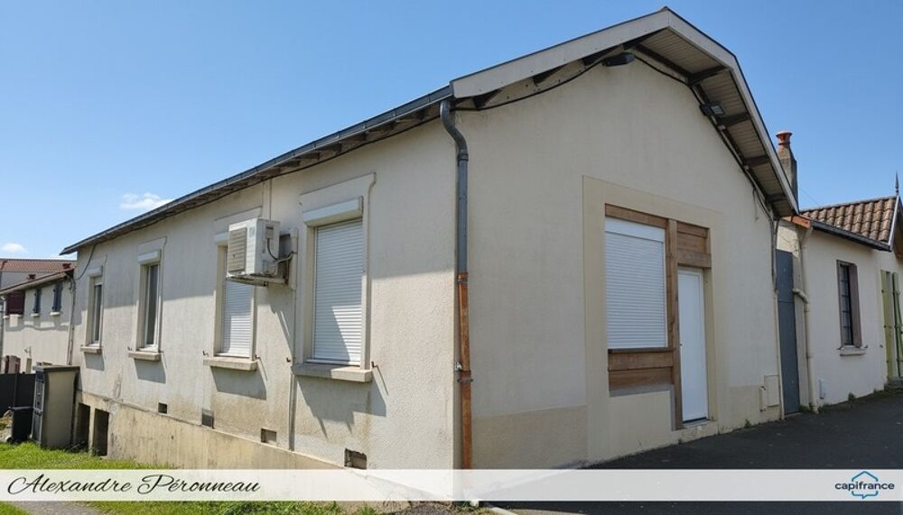 Maison avec fort potentiel commercial et habitation  Emplacement stratégique  Jardin 330 m² AYTRE (17)