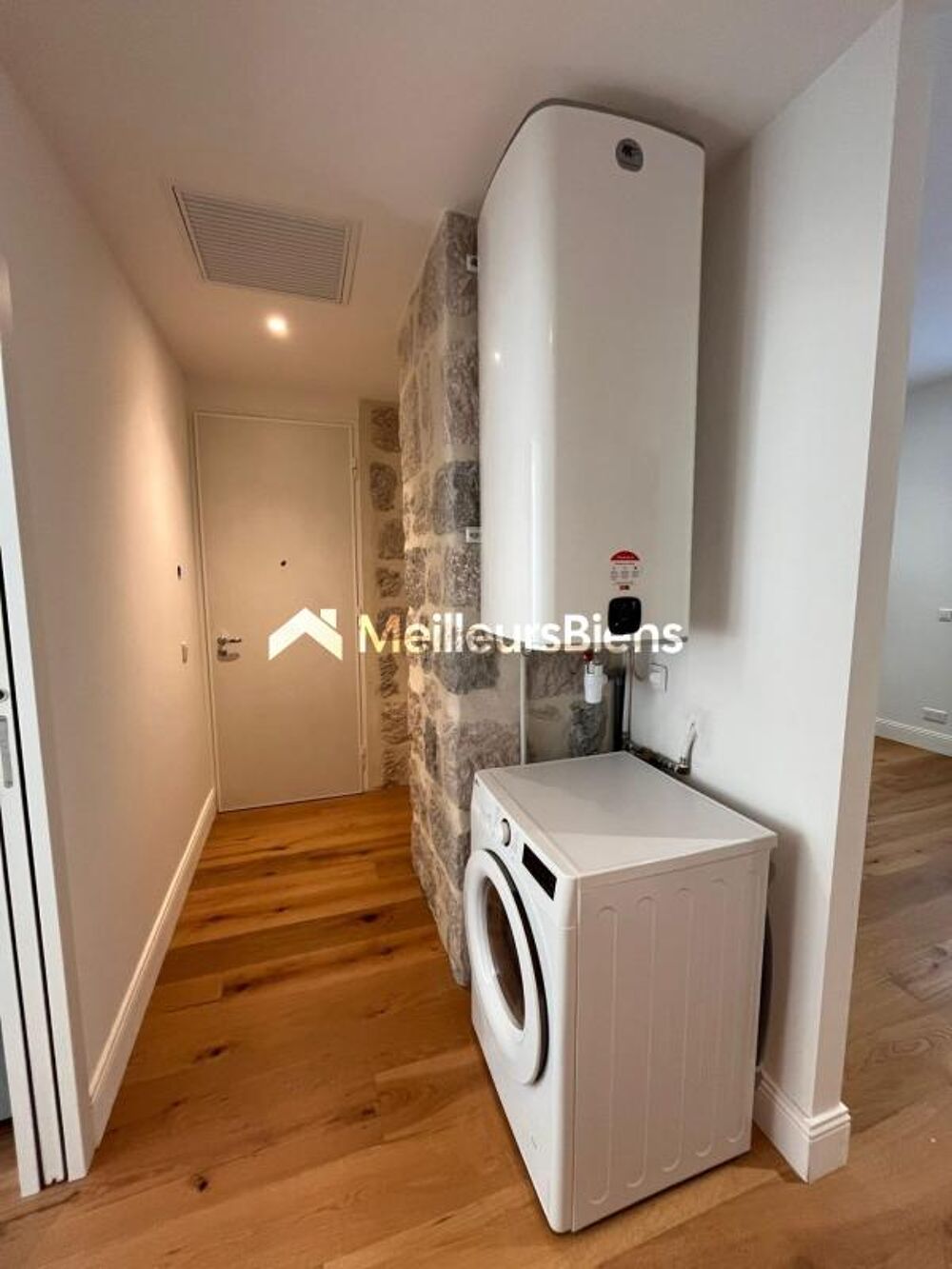 NICE EST  2 CHAMBRES +SALON+ BUREAU  BIEN ATYPIQUE À FORT POTENTIEL