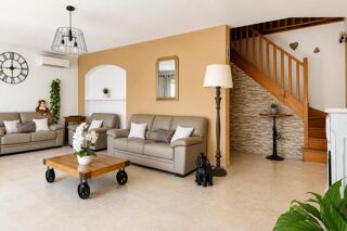  Propriété/château à vendre 6 pièces 210 m²
