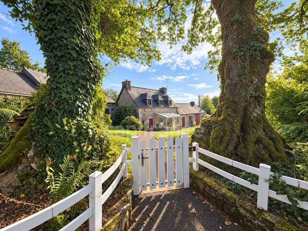 Maison à vendre 7 pièces proche de HUELGOAT (29)