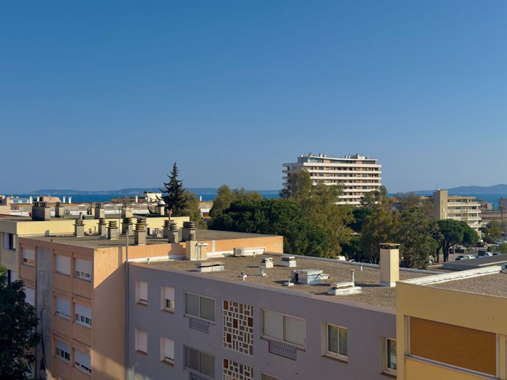 Vente Appartement Appartement deux pièces aperçu mer à vendre  centre-ville Le Lavandou Le lavandou