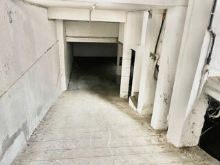  Parking / Garage à vendre 1 pièce 350 m²