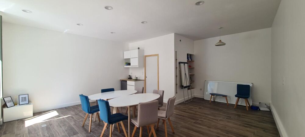 Bureau Clisson (La Vallée) 1 P . SDE . 40.5 M²