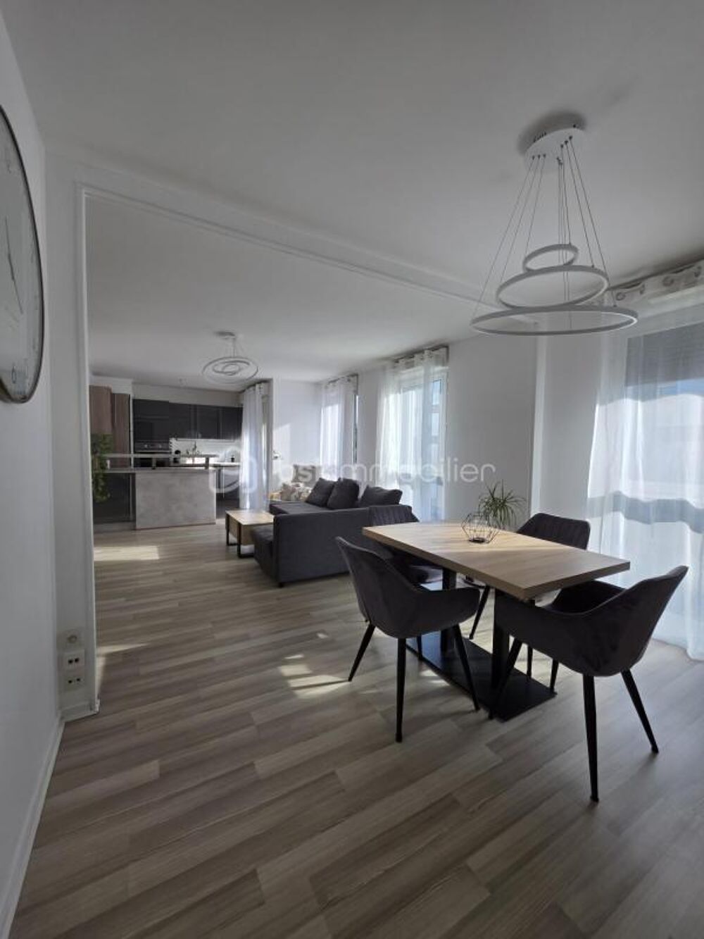 ?T3/4 LUMINEUX ,BALCON ,2 PARKINGS , PROCHE CRECHE, COMMERCES ET BUS MANTES LA JOLIE !