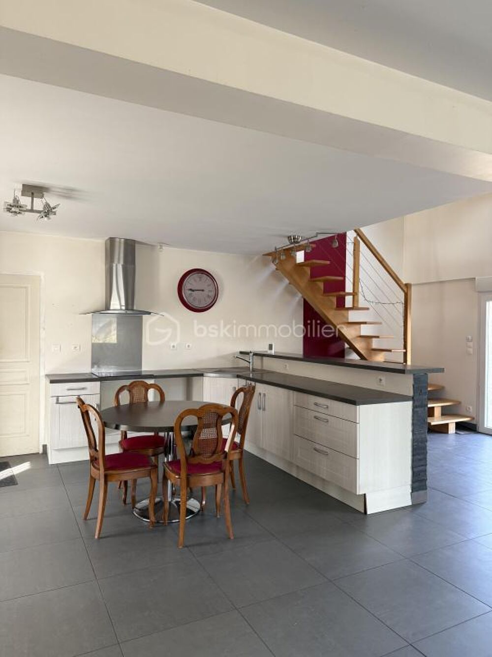 Longère T5 de 220 m2 avec dépendances