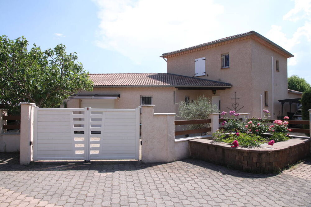 Jolie villa 3 chambres avec piscine à LA SAULCE 05110