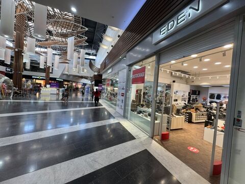 Opportunit&eacute; d'investissement strat&eacute;gique – Deux cellules commerciales de 100 m&sup2; &agrave; acqu&eacute;rir &agrave; Family Plaza 180000 97351 Matoury