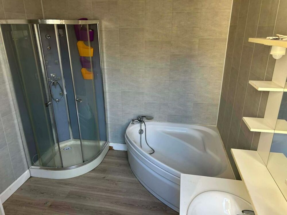 Vente Immeuble Immeuble de rapport 280 m² – Rendement 8 % – Rue Bernard – Local commercial + 2 appartements - LA ROCHE BERNARD (56) La roche bernard