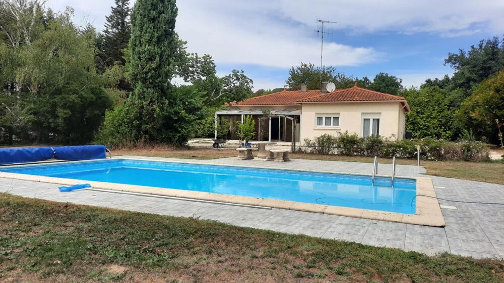 Maison de plain-pied 3 chambres, piscine et grand terrain