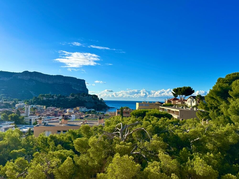 Cassis centre, T4 de 67m2 meublé avec vue Mer imprenable , cave et stationnement fermé