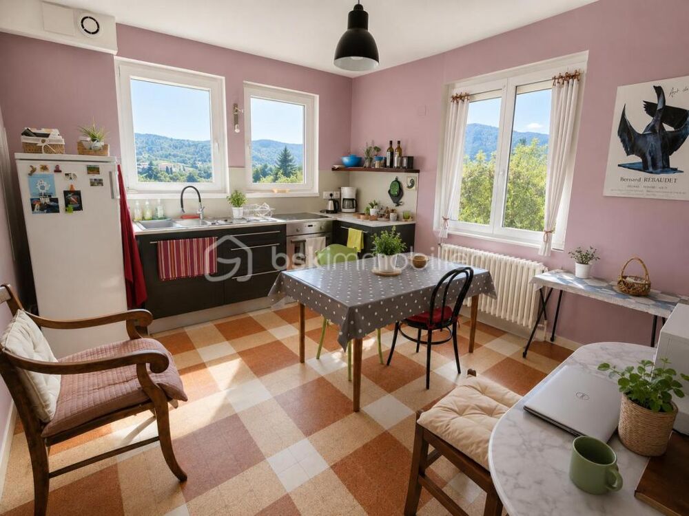 Vente Maison VESSEAUX – Maison familiale, grand terrain, hangar et vue dégagée Vesseaux