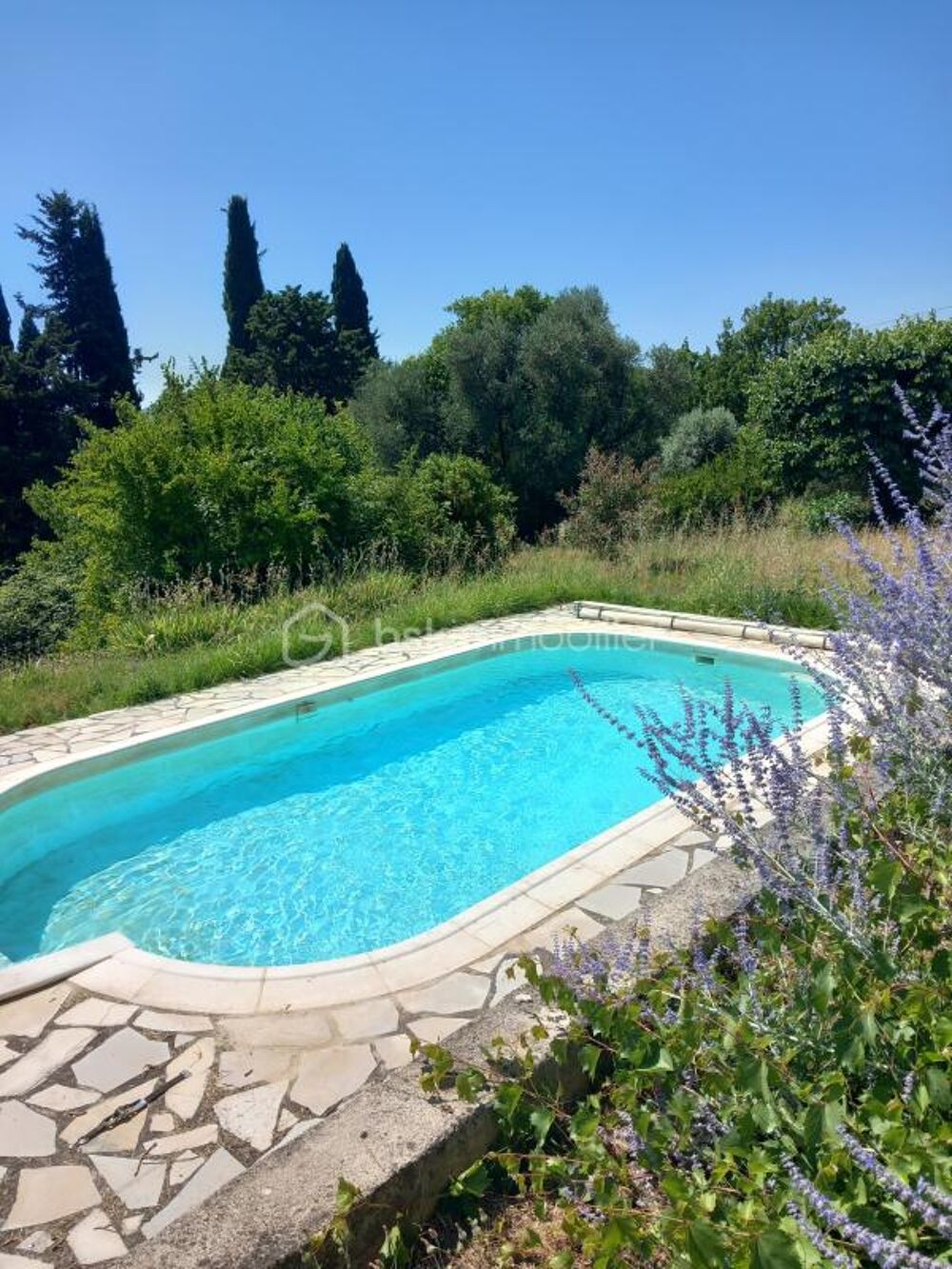 GRASSE - Belle propriété lumineuse avec piscine et vue dégagée au calme dans un cadre naturel