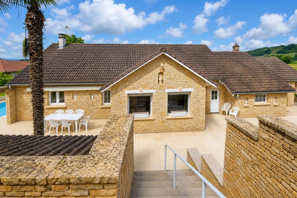 Maison de 8 pièces de 222 m² à Saint-Marcel-Bel-Accueil