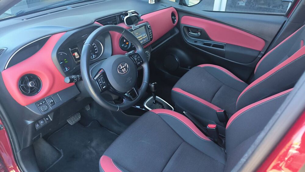 Yaris 1.5 VVTi 100 Hybrid E-CVT Collection 2017 occasion 10300 Sainte Savine