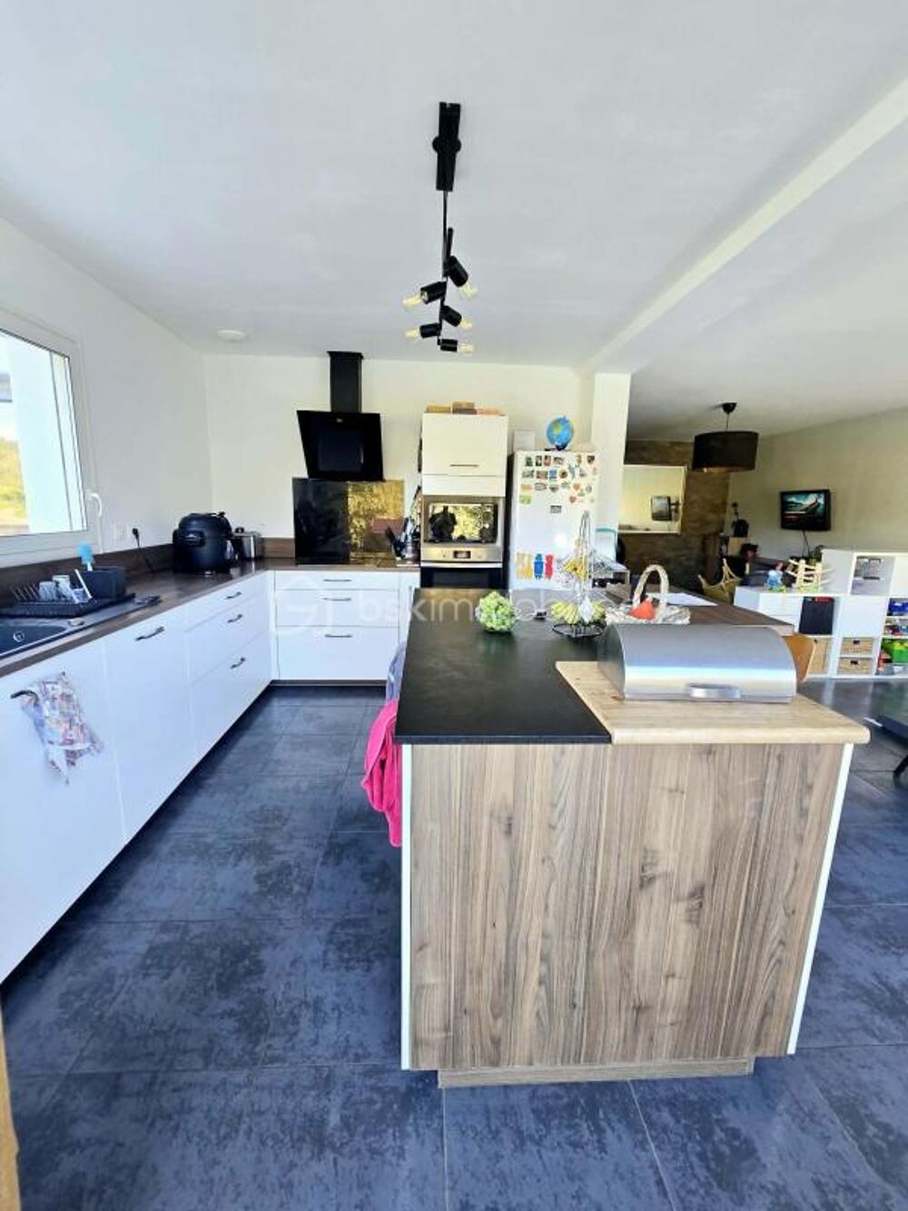 Maison avec terrasse et double parking - Vivez le confort moderne !