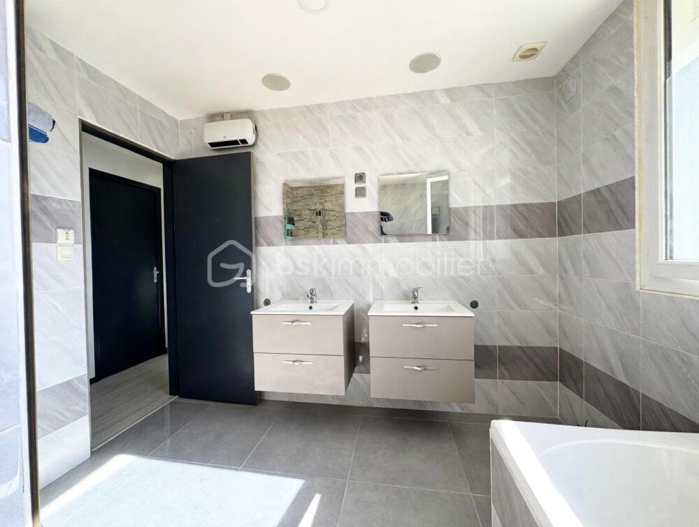 Maison rénovée - 6 pièces 151 m² - 4 chambres - Piscine, Dépendances & Écrin de 600 m²