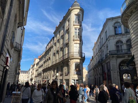   NANTES CENTRE - LOCAL COMMERCIAL PMR 73 m² A LOUER 
