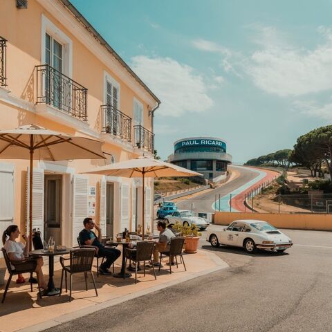   Var (83), à vendre FDC MURS, secteur Le Castellet, 12 kms de la mer, Hôtel Bureau 21 Chambres, CA 230KE 