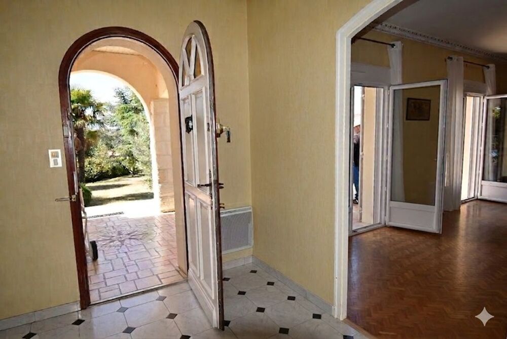 Maison à vendre 7 pièces (16) ANGOULEME Centre, 5 chambres, 2 garages, 1 piscine