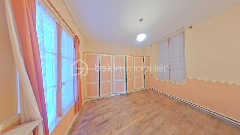 Vente Maison Maison de 269 m² comprenant trois logements avec un garage, une cave et une cour Bray sur seine