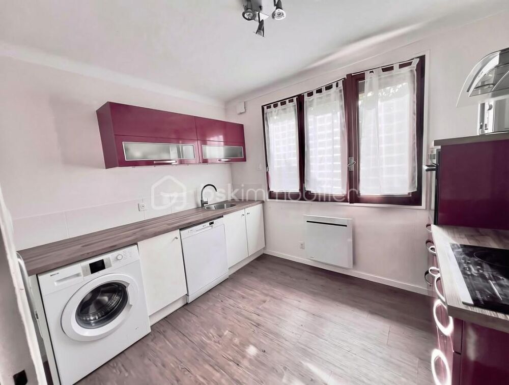 APPARTEMENT MEUBLÉ TRAVERSANT DE 74 M²