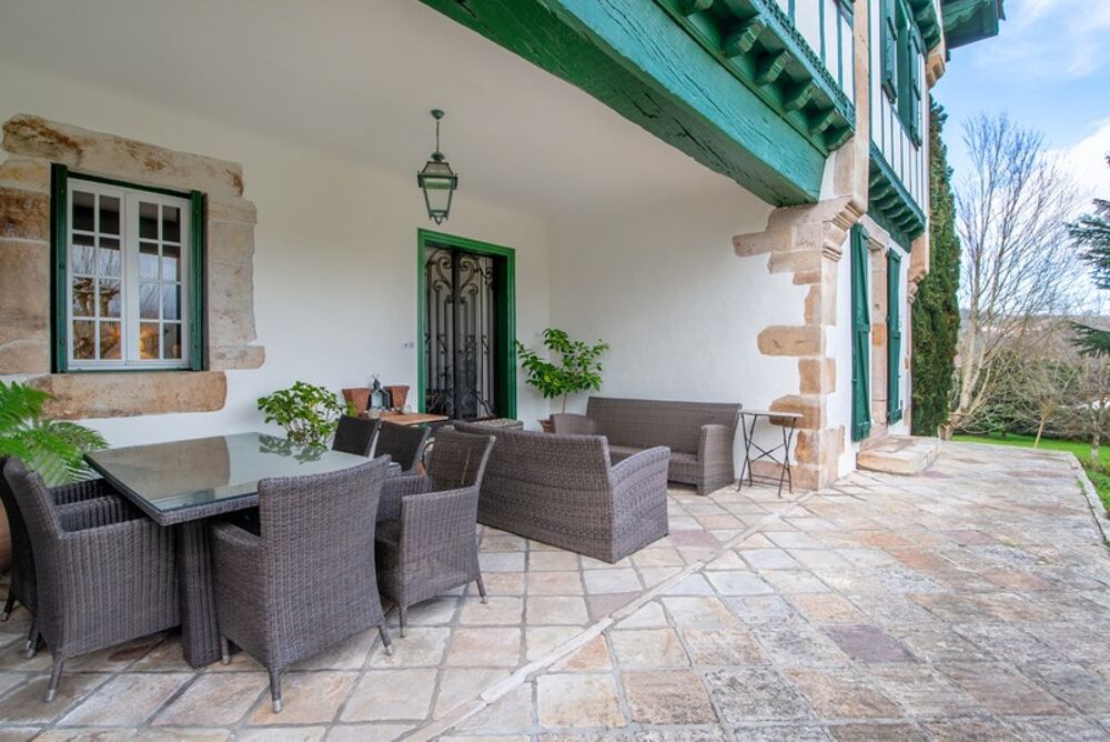 Maison à vendre 14 pièces SARE (64)