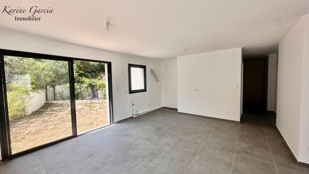 SIX FOURS LES PLAGES - CONSTRUCTION RECENTE - APPARTEMENT DE TYPE 3 - 68 m2 - TERRAIN 54 M² - PARKING EN SOUS SOL