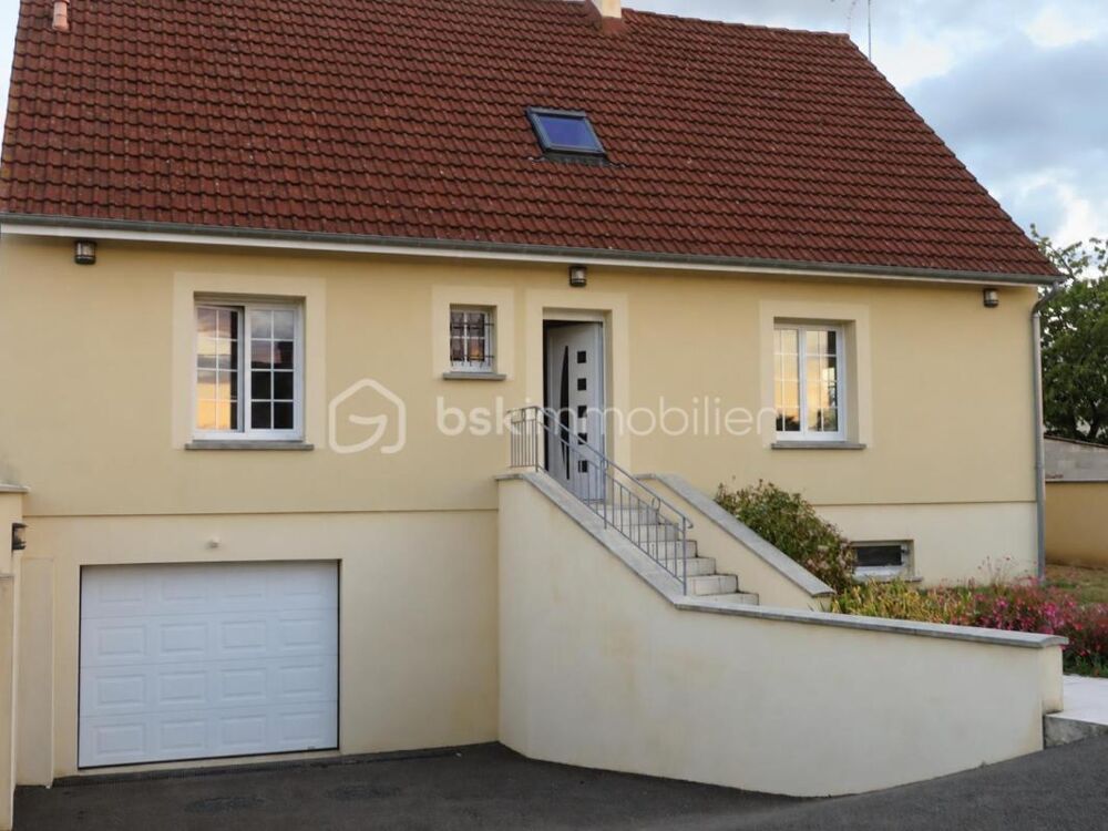 Vente Maison MAISON IMPECCABLEMENT ENTRETENUE: 150 m², 5 CHAMBRES, SOUS-SOL TOTAL, JARDIN 700 m² Á 5 MIN DE LA GARE Longueville