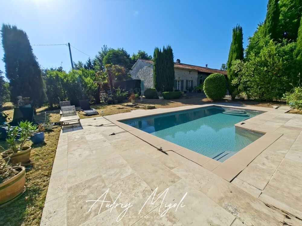 Propriété en pierre 8 pièces, 5 chambres, dépendances, piscine, terrain 7800m²