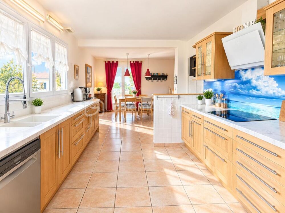 Vente Maison MAISON FAMILIALE - 6 CHAMBRES - SOUS SOL COMPLET SEMI-ENTERRE - AU CALME Saint martin en haut