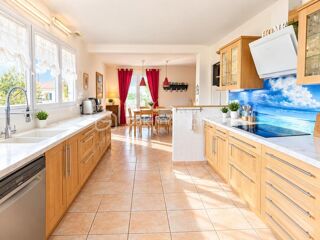 Vente Maison MAISON FAMILIALE - 6 CHAMBRES - SOUS SOL COMPLET SEMI-ENTERRE - AU CALME Saint martin en haut