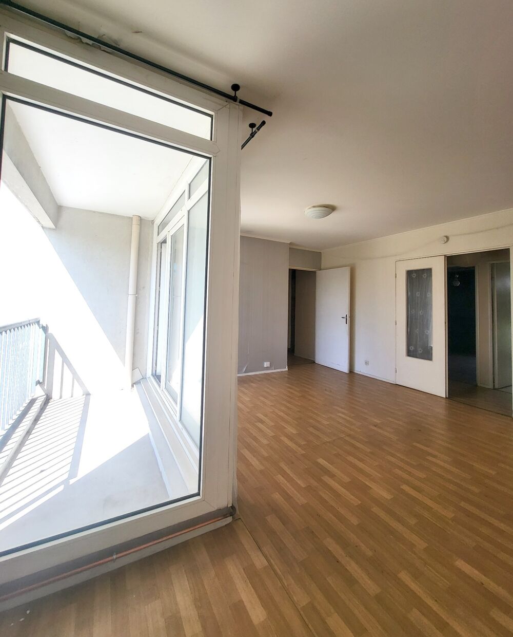 Créteil  Rare opportunité ! Superbe 2 pièces traversant de 53 m² avec balcon et box privatif