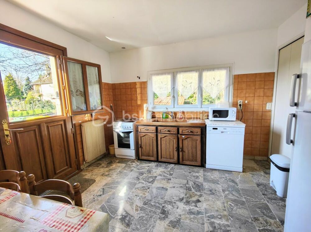 En lisière de forêt, maison familiale sous sol hangar garage 435m2