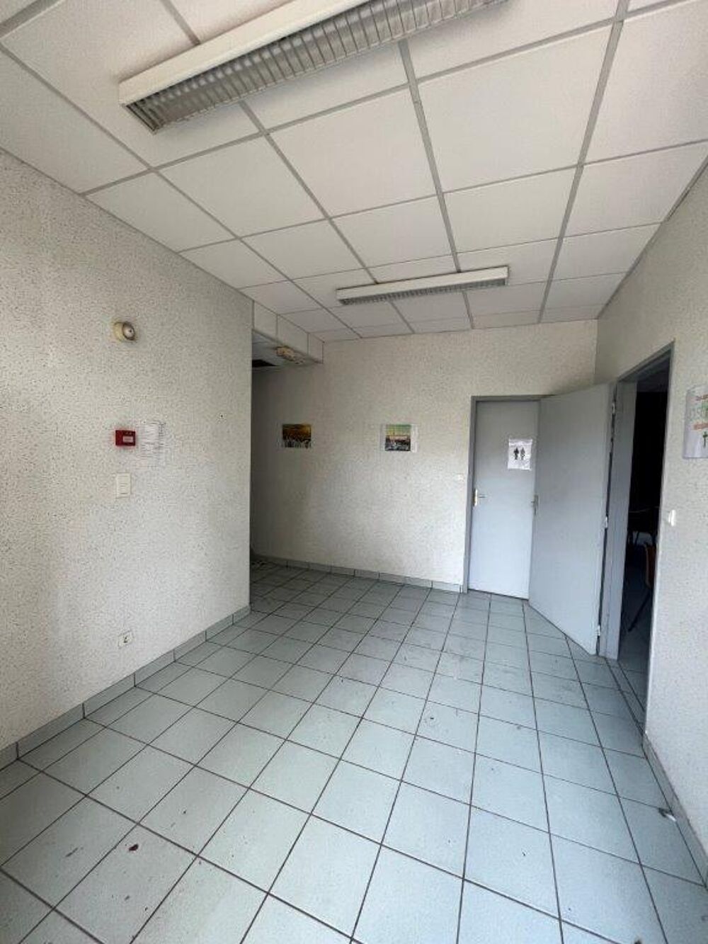   Rodez, local de 251 m² environ en rez-de-chaussée, proche quartier Saint Cyrice Rodez