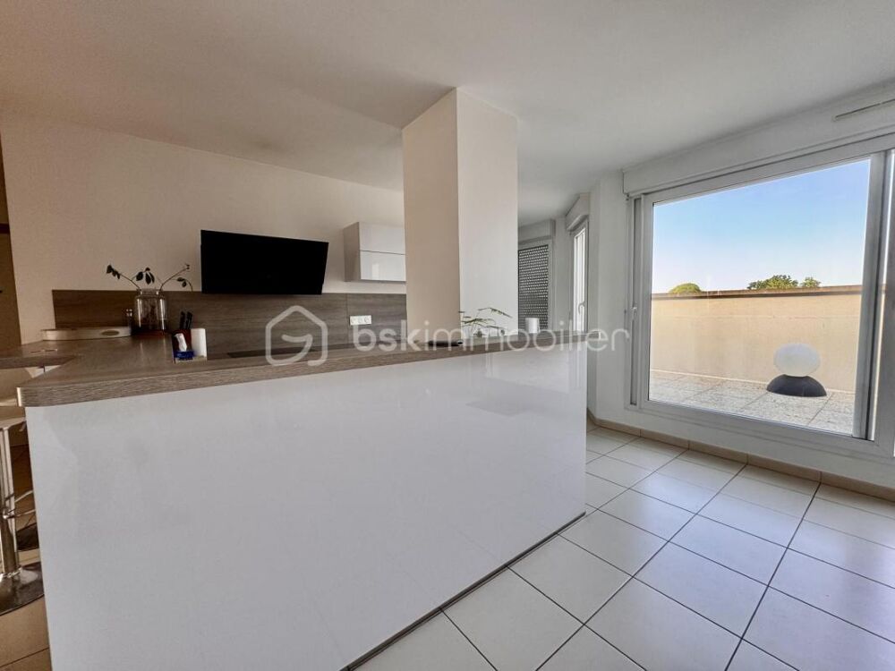 Bel appartement situé au dernier étage d'une copropriété calme et sécurisée