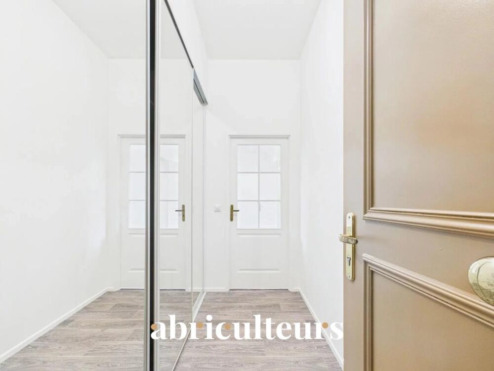 Appartement T3 en rez-de-jardin avec terrasse et vue sur les jardins intérieurs  Résidence de standing à Survilliers