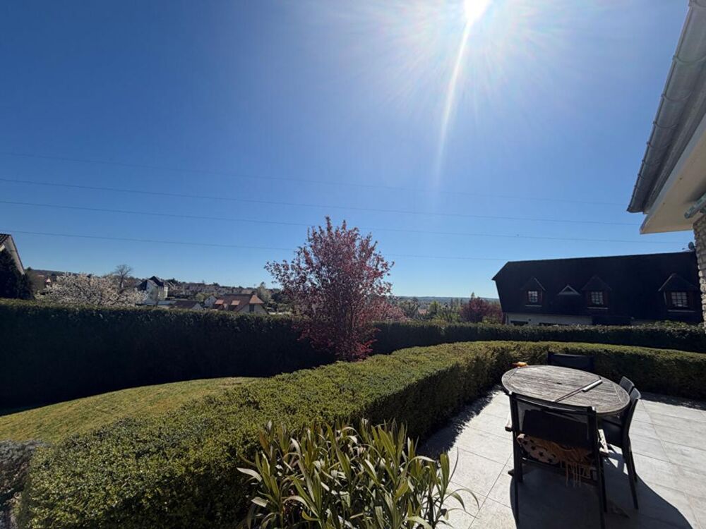 Ravissante maison de 4 pièces avec sous-sol total idéalement situé